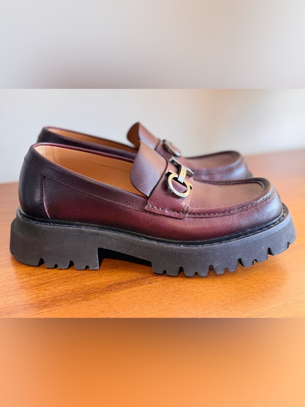 NIB Ferragamo Gancini Lug Sole Burgundy Leather Loafers Size 8.5 C - Picture 4 of 14